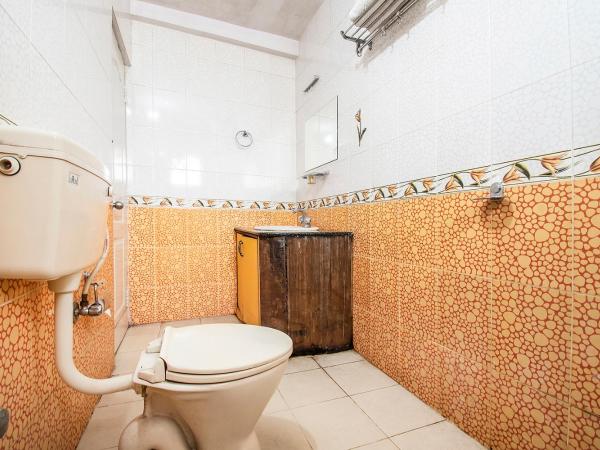 FabExpress Oriental Suites BTM Layout : photo 1 de la chambre [sanitised]deluxe room