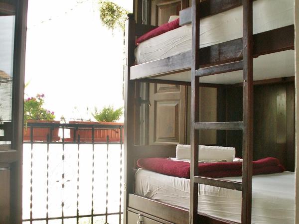 Oasis Backpackers' Hostel Granada : photo 3 de la chambre lit dans dortoir mixte de 10 lits