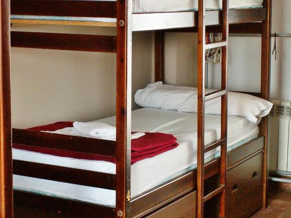Oasis Backpackers' Hostel Granada : photo 7 de la chambre lit dans dortoir mixte de 8 lits 