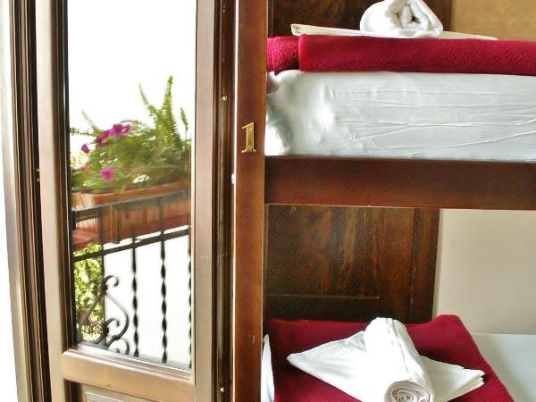 Oasis Backpackers' Hostel Granada : photo 6 de la chambre lit dans dortoir mixte de 10 lits