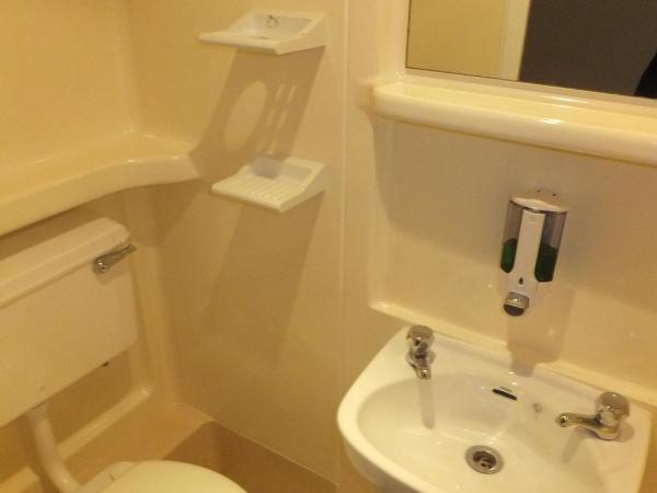 Carlton Hotel : photo 4 de la chambre chambre simple avec toilettes privatives et douche