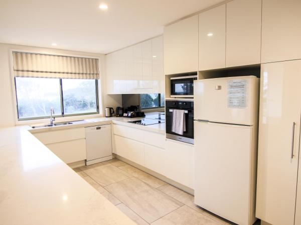 Bay Royal Apartments : photo 5 de la chambre premium three-bedroom apartment with ocean view (apt 14)