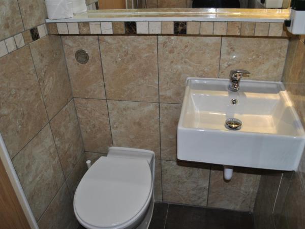 Carlton Hotel : photo 8 de la chambre chambre double avec toilettes privatives et douche