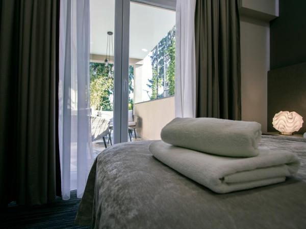 Sundial Boutique Hotel : photo 1 de la chambre chambre double avec lit d'appoint et terrasse