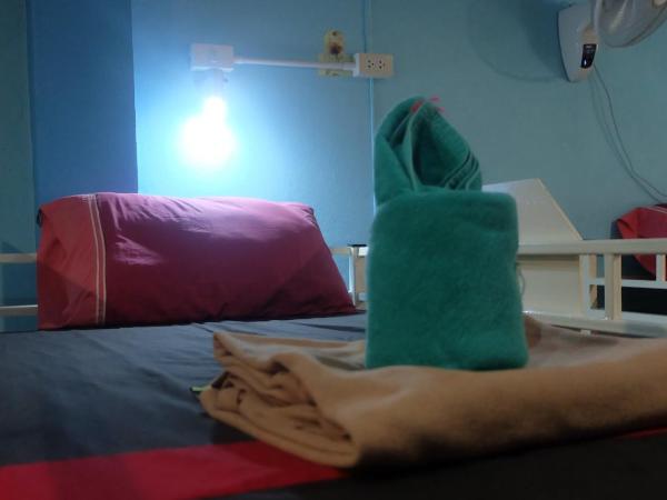 Rehab Hostel : photo 5 de la chambre lit superposé dans dortoir mixte