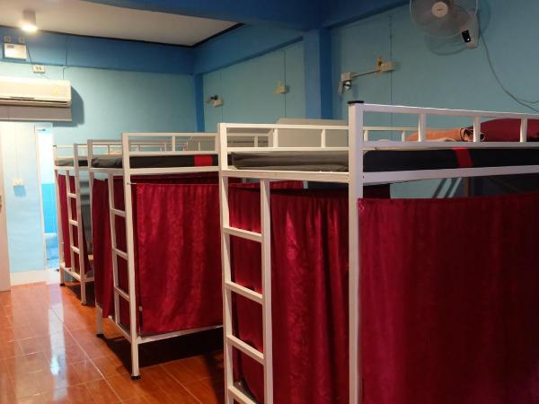 Rehab Hostel : photo 6 de la chambre lit superposé dans dortoir mixte