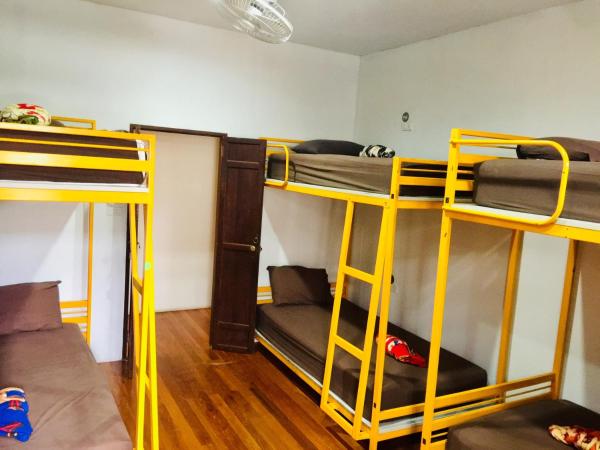 Phuket Sunny Hostel : photo 1 de la chambre lit dans dortoir mixte de 6 lits