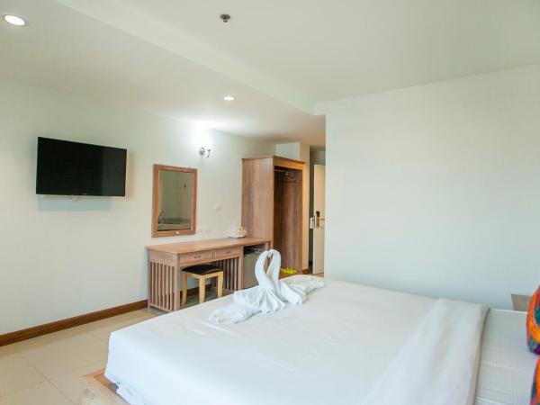At Ruam Chok Hotel : photo 4 de la chambre chambre deluxe double ou lits jumeaux