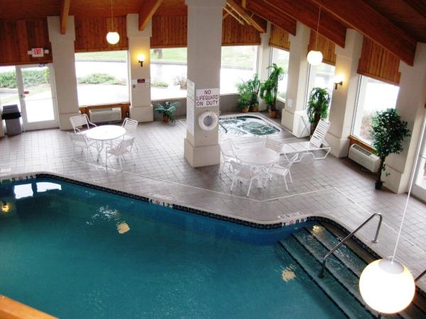 Baymont by Wyndham Indianapolis : photo 4 de la chambre deluxe king suite with hot tub and balcony - non-smoking