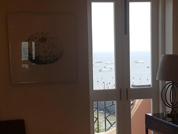 Hotel Harbour View Colaba : photo 3 de la chambre chambre supérieure deluxe avec balcon - vue sur mer