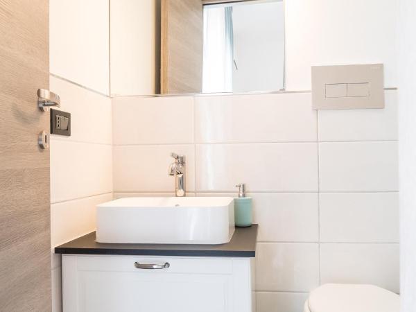 Interno2 Bari Centrale : photo 7 de la chambre chambre triple