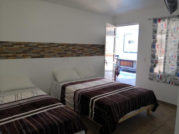 Hostal Maple : photo 9 de la chambre chambre quadruple avec salle de bains privative