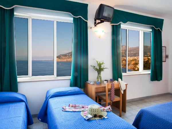 Hotel Settimo Cielo : photo 3 de la chambre chambre quadruple - vue sur mer