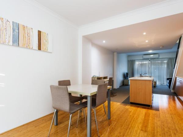 Perth Ascot Central Apartment Hotel Official : photo 5 de la chambre maison de ville 2 chambres