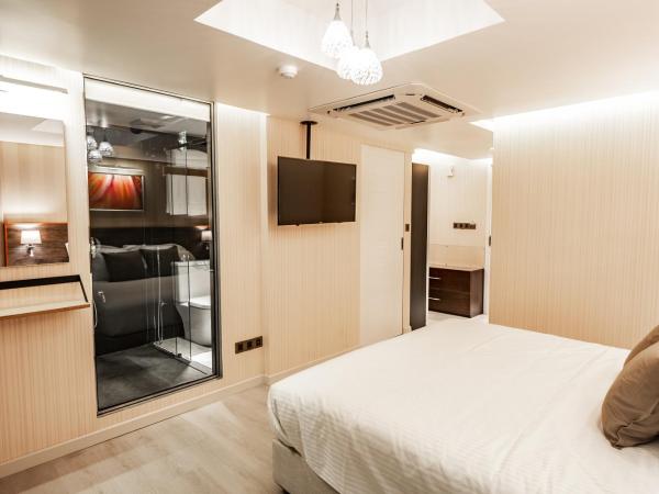 Amina Residency : photo 10 de la chambre chambre lit king-size de luxe supérieure avec balcon