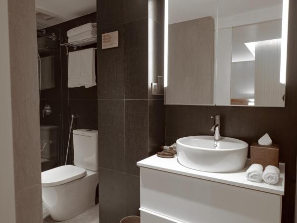 Amina Residency : photo 8 de la chambre chambre lit king-size de luxe supérieure avec balcon