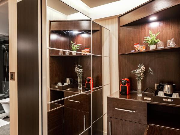 Amina Residency : photo 9 de la chambre chambre lit king-size de luxe supérieure avec balcon