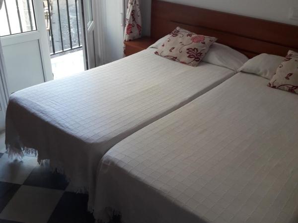 Hostal Centro Sol : photo 2 de la chambre chambre double ou lits jumeaux