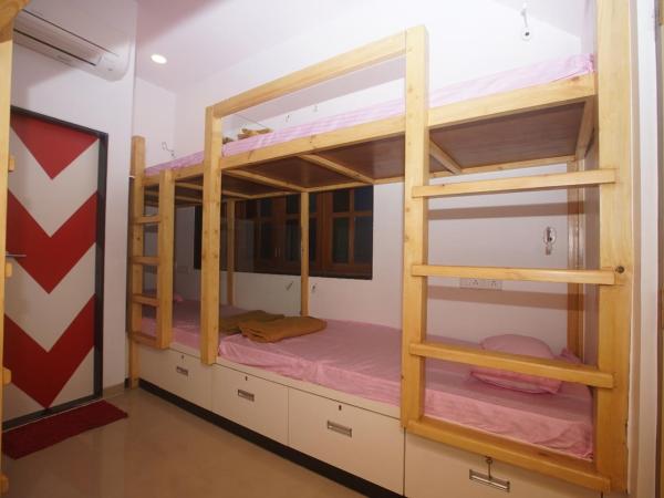 Mumbai Staytion Dorm Hostel - Near Marol Naka Andheri East : photo 3 de la chambre lit dans dortoir mixte de 6 lits