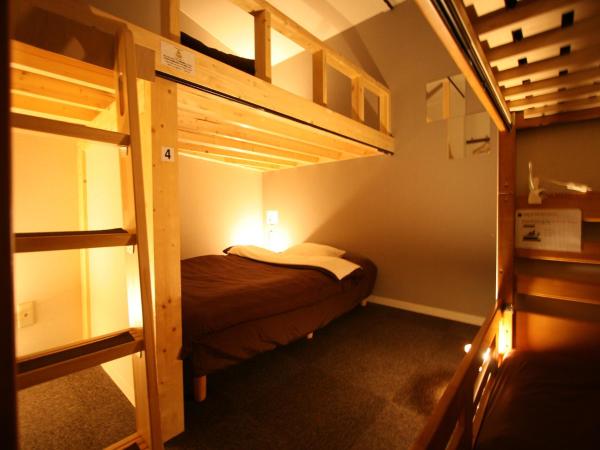 Osaka Guesthouse Nest : photo 2 de la chambre chambre triple avec salle de bains commune
