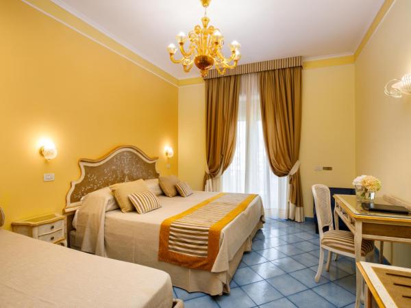 Hotel Zi' Teresa : photo 1 de la chambre chambre double ou lits jumeaux avec balcon