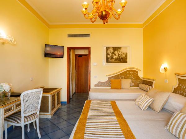 Hotel Zi' Teresa : photo 6 de la chambre chambre double ou lits jumeaux avec balcon