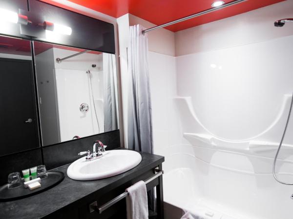 Grand Times Hotel - Aeroport de Quebec : photo 2 de la chambre chambre confort avec 2 lits queen-size