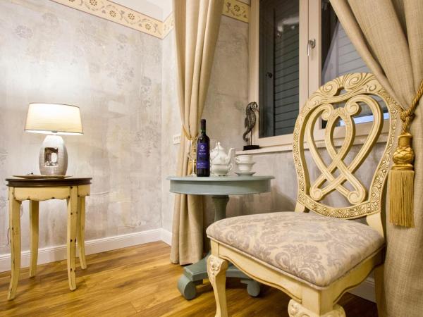 Plaza Marchi Old Town - MAG Quaint & Elegant Boutique Hotels : photo 9 de la chambre chambre supérieure lit queen-size