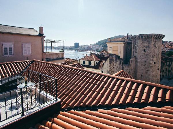 Plaza Marchi Old Town - MAG Quaint & Elegant Boutique Hotels : photo 10 de la chambre grande suite de luxe avec terrasse - vue sur ville 