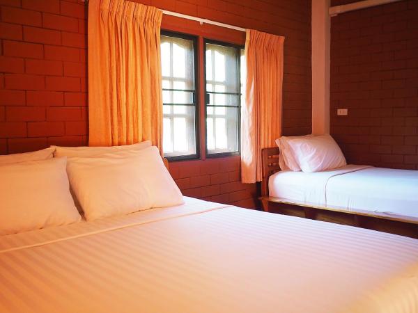 Saen Kam Resort : photo 7 de la chambre chambre double deluxe (2 adultes + 1 enfant)
