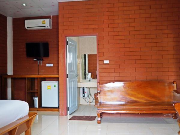 Saen Kam Resort : photo 6 de la chambre chambre double deluxe (2 adultes + 1 enfant)