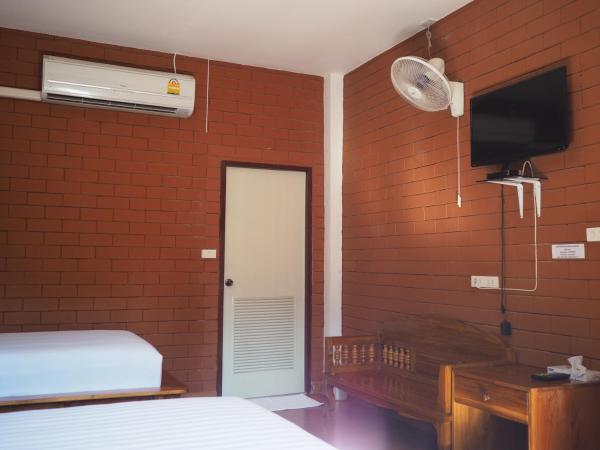Saen Kam Resort : photo 2 de la chambre chambre double deluxe (2 adultes + 1 enfant)