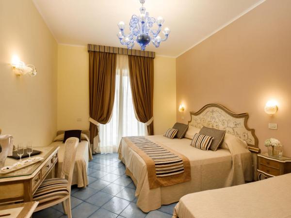 Hotel Zi' Teresa : photo 1 de la chambre chambre quadruple - vue sur mer