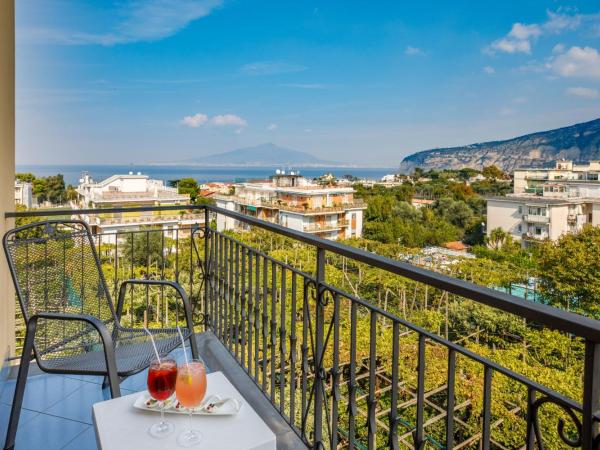 Hotel Zi' Teresa : photo 2 de la chambre chambre triple - vue sur mer