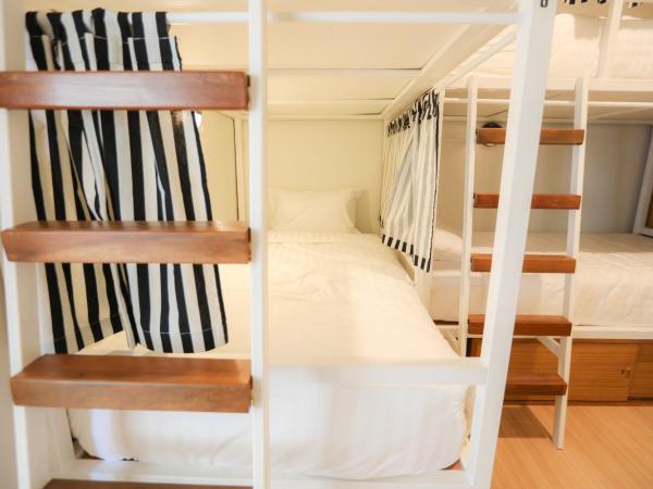 Hostel Lullaby Non-Smoking : photo 3 de la chambre dortoir supérieur pour femmes 6 lits 