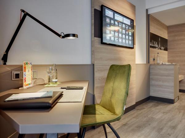 Lindner Hotel Dusseldorf Airport, part of JdV by Hyatt : photo 8 de la chambre chambre lit queen-size deluxe