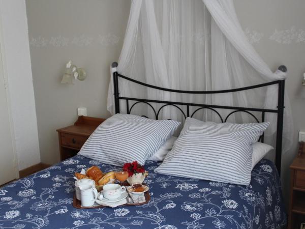 Hôtel Le Clos des Pins : photo 2 de la chambre chambre double