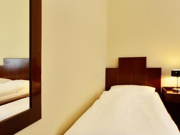 Hotel Bellmoor im Dammtorpalais : photo 4 de la chambre chambre triple