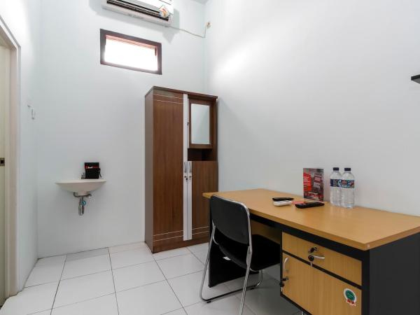 RedDoorz @ Jagakarsa 2 : photo 10 de la chambre chambre double