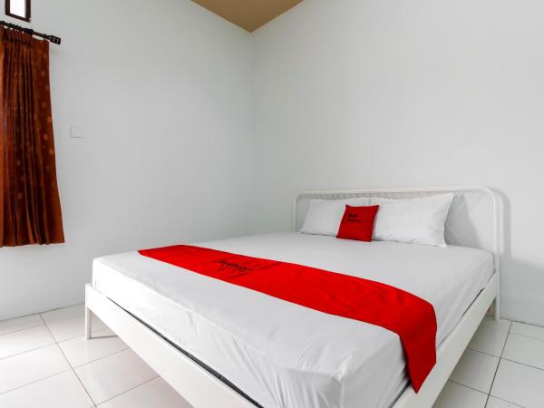 RedDoorz @ Jagakarsa 2 : photo 2 de la chambre chambre double