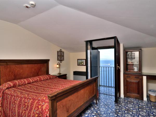 Hotel La Tonnarella : photo 5 de la chambre chambre double supérieure - vue sur mer