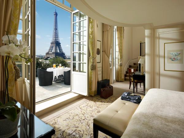 Shangri-La Paris : photo 3 de la chambre suite en duplex avec terrasse-vue sur tour eiffel