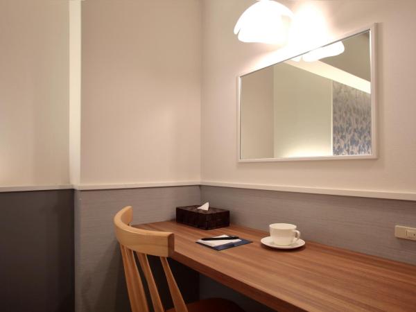 Hotel Plaza Osaka : photo 4 de la chambre chambre lits jumeaux avec lit d'appoint - non-fumeurs