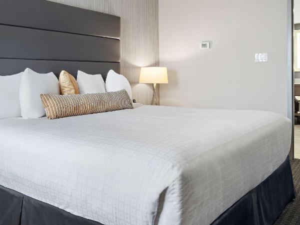 Best Western Premier Calgary Plaza Hotel & Conference Centre : photo 7 de la chambre suite 2 chambres lit king-size