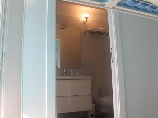 Blue Sea Rooms Apartment Cagliari : photo 5 de la chambre chambre simple deluxe avec balcon