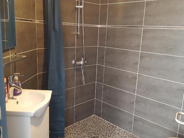 Leonard room : photo 6 de la chambre chambre double avec salle de bains privative