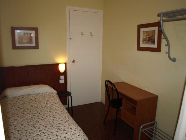 Hostal Bejar : photo 6 de la chambre chambre simple avec salle de bains commune