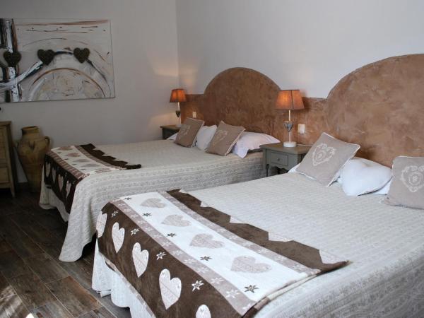 Hôtel Restaurant La Caravelle : photo 1 de la chambre chambre quadruple