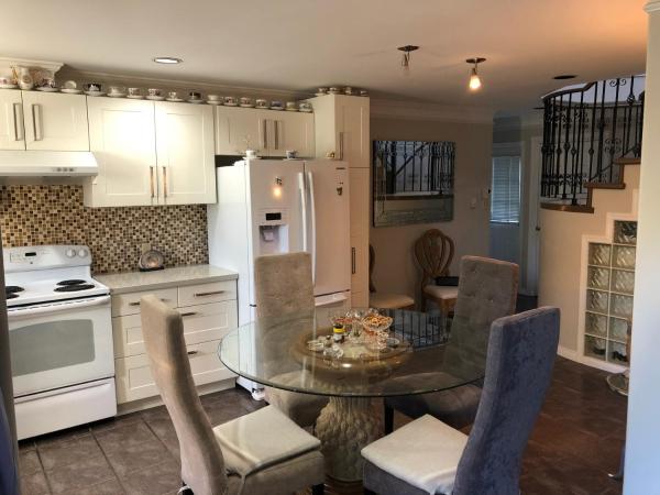 Royalty B&B : photo 3 de la chambre chambre lit queen-size avec balcon