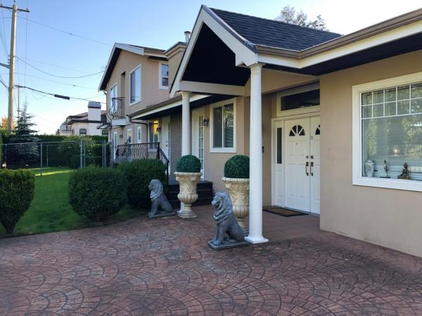 Royalty B&B : photo 4 de la chambre chambre lit queen-size avec balcon